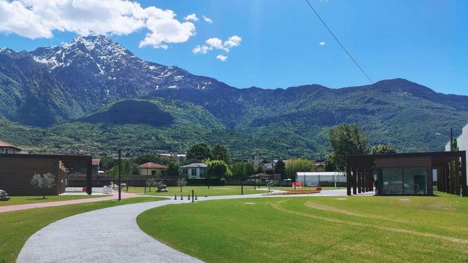 Como Lake Holiday Home Colico Bagian luar foto